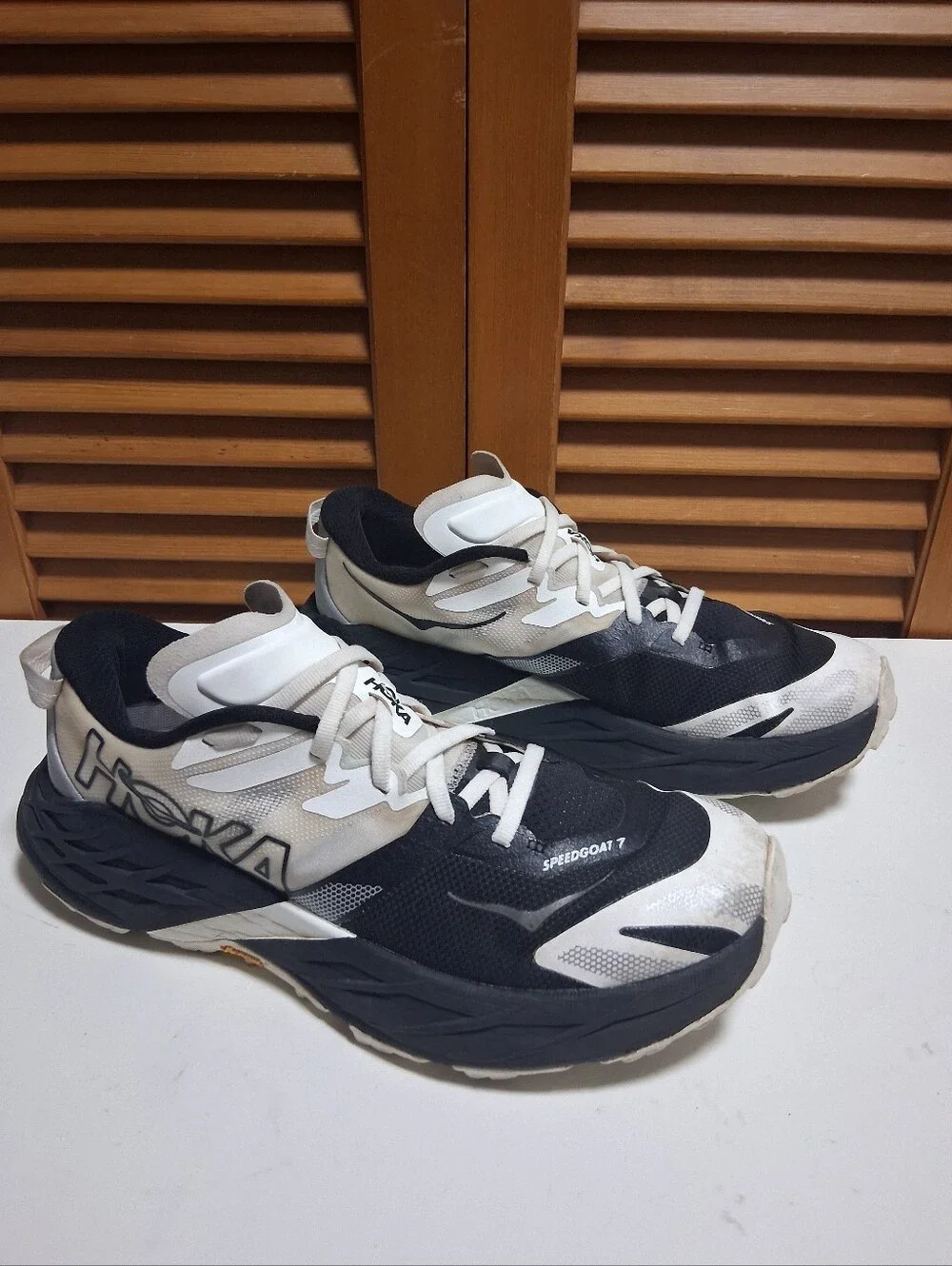 Hoka Speedgoat 7 BWHT Black White Women’s Running Shoe * Size: 9.5B